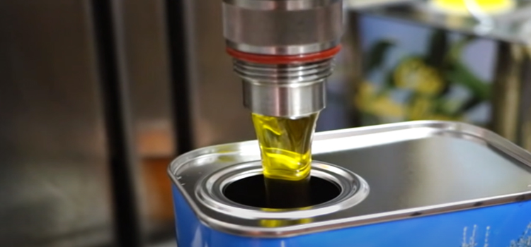 filling oil in a can