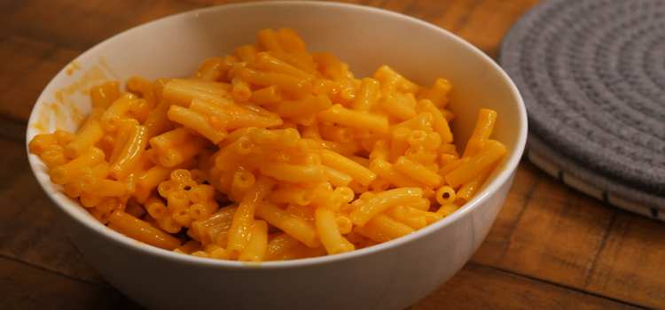 kraft mac and cheese on a white bowl