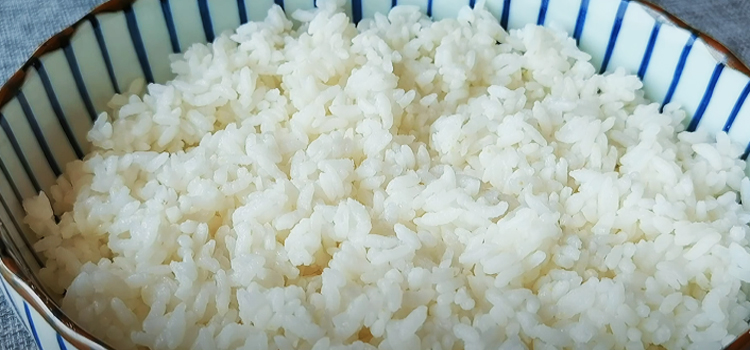 close up shot of rice in a bowl