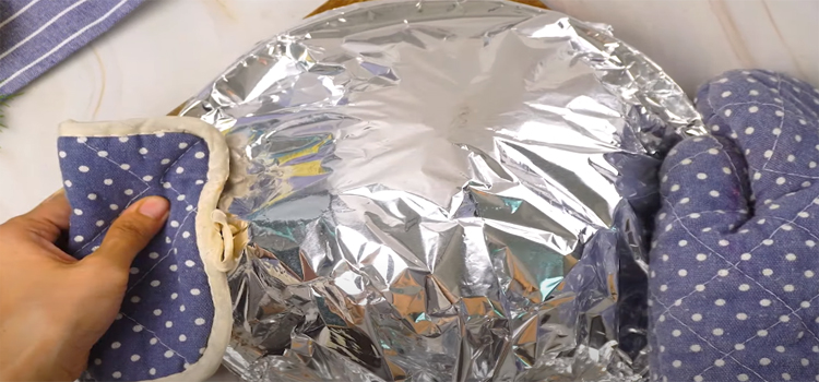 Covering a Dish with Aluminum Foil