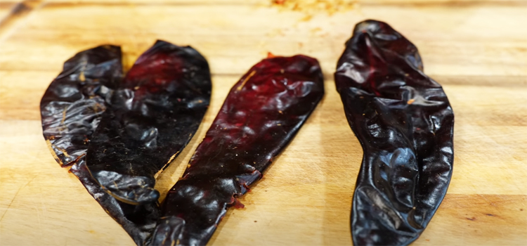 dried mexican chili peppers