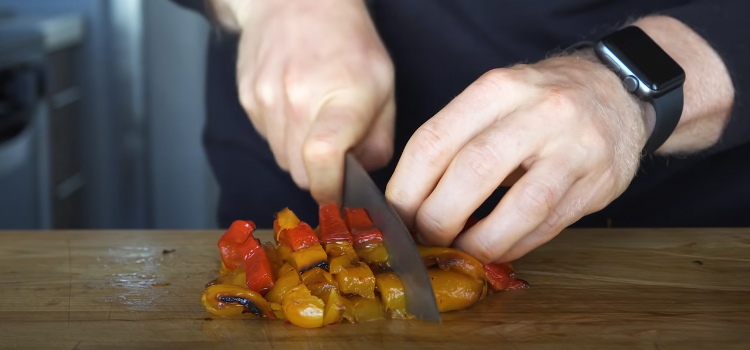 slicing roasted pepper