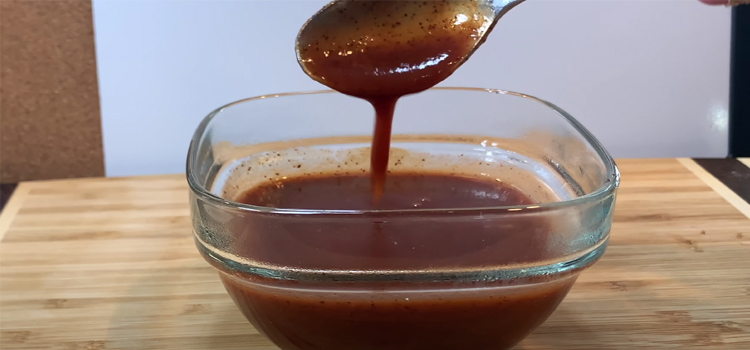 COPYCAT TACO BELL MILD SAUCE ON A GLASS BOWL