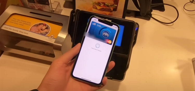 paying using apple pay