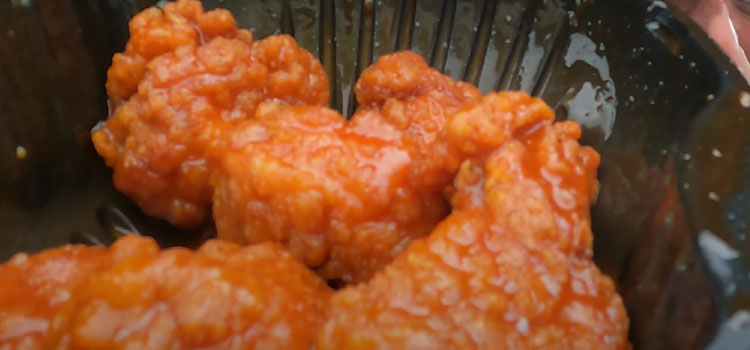 Close Up Image of Pizza Hut Burning Hot Wings