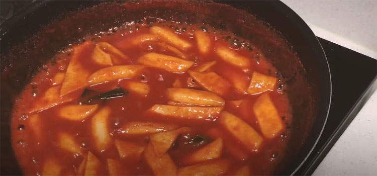 Cooking Tteokbokki