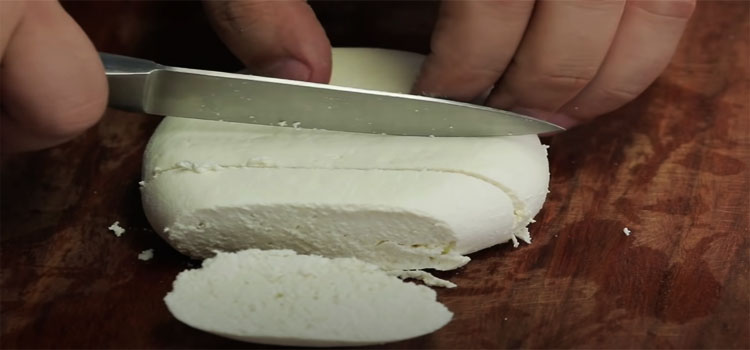 Slicing Paneer