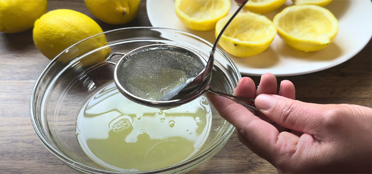 extracting lemon juice