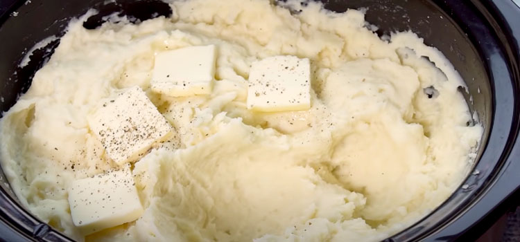 mashed potatoes in a crock pot